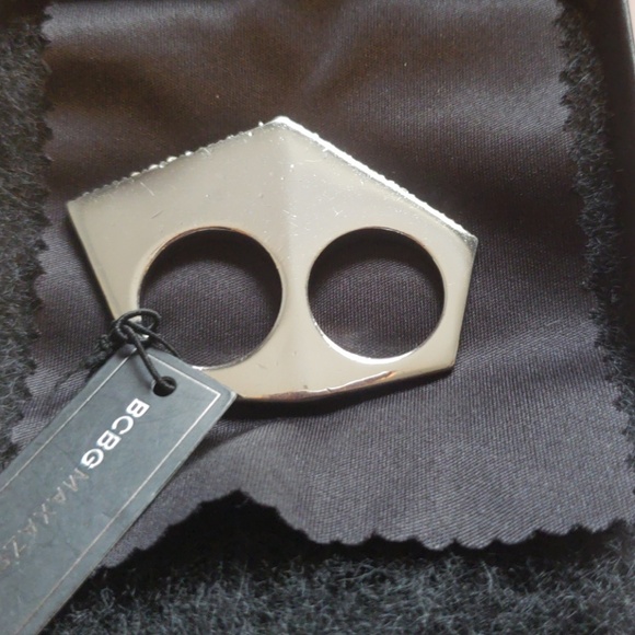 BCBG MAX AZRIA 2 FINGER RHINESTONE RING - Picture 3 of 7